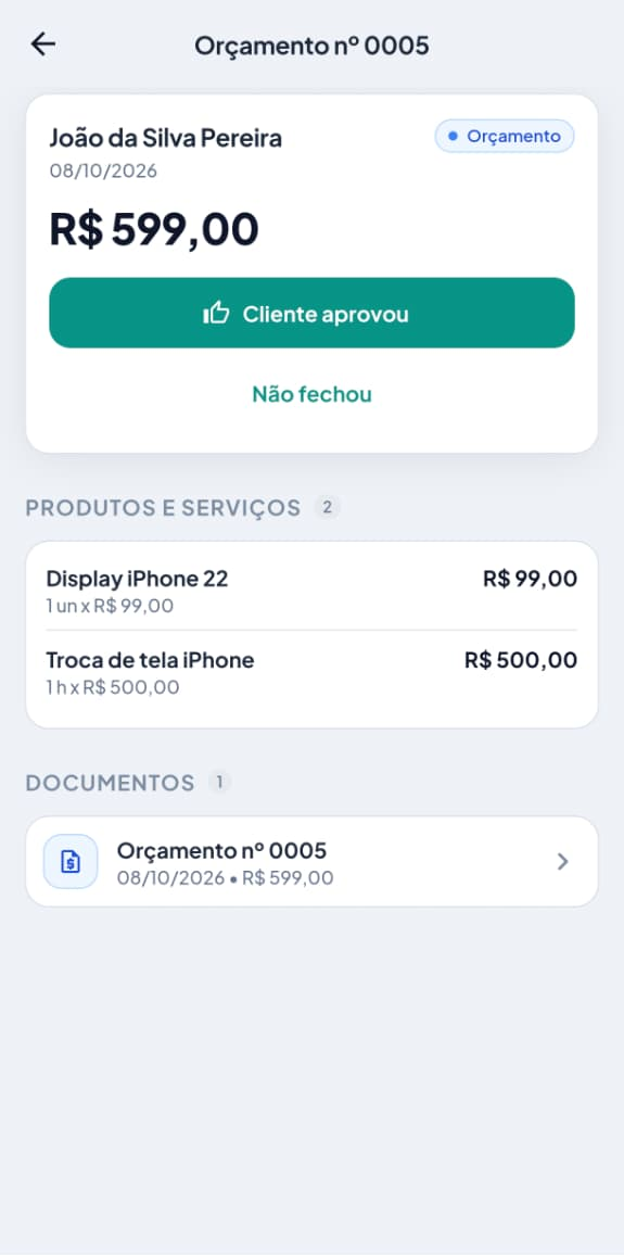 Orçamento nº 0005 de R$ 599,00 no aplicativo, com os botões Cliente aprovou e Não fechou